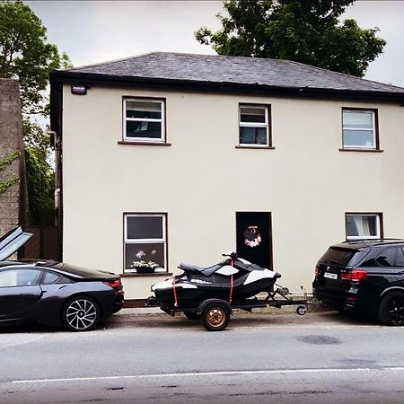 Town Villa With Charming Garden, Bbq Area & Sleeps 6 캐셜 외부 사진