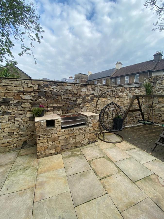 Town Villa With Charming Garden, Bbq Area & Sleeps 6 캐셜 외부 사진