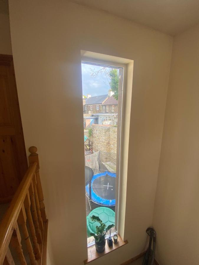 Town Villa With Charming Garden, Bbq Area & Sleeps 6 캐셜 외부 사진