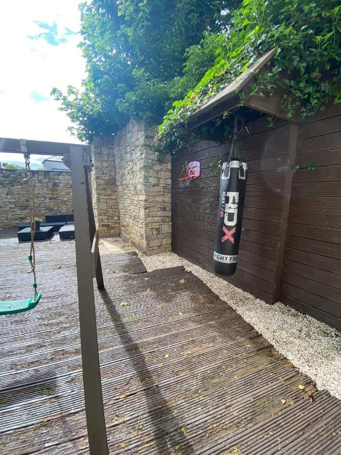 Town Villa With Charming Garden, Bbq Area & Sleeps 6 캐셜 외부 사진