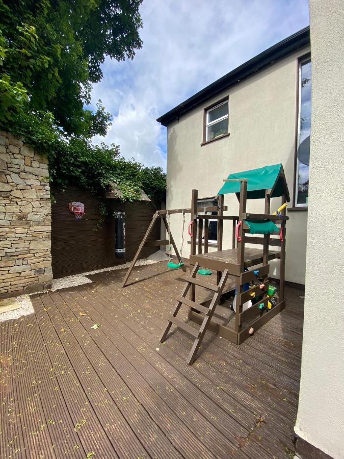 Town Villa With Charming Garden, Bbq Area & Sleeps 6 캐셜 외부 사진