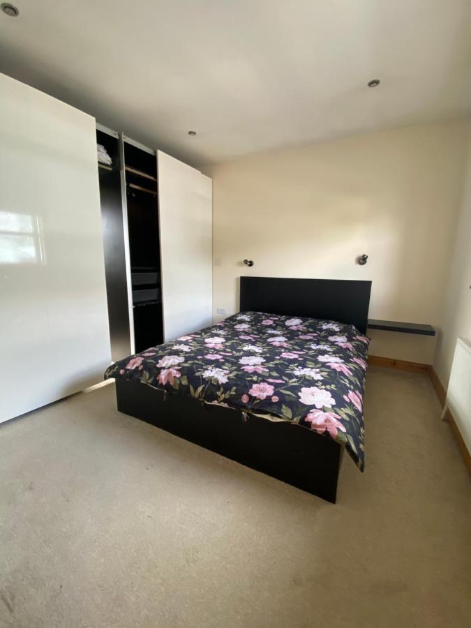 Town Villa With Charming Garden, Bbq Area & Sleeps 6 캐셜 외부 사진