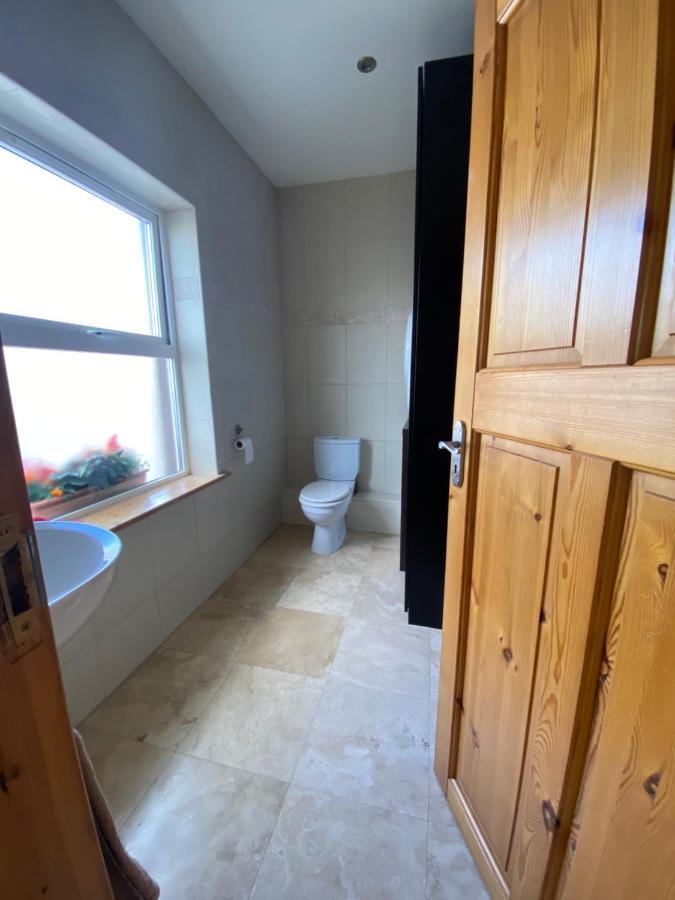 Town Villa With Charming Garden, Bbq Area & Sleeps 6 캐셜 외부 사진