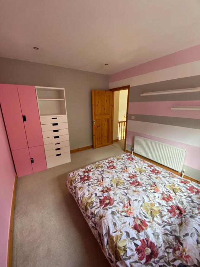 Town Villa With Charming Garden, Bbq Area & Sleeps 6 캐셜 외부 사진